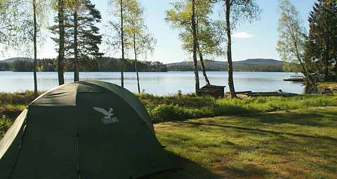 Camping à côté du lac