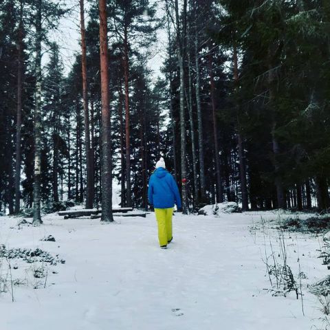 Winter wonderland walk ❄️

#winterwonderland #snow #cold #winterhike #wintercabins #hiddengem #outdoor #outdoorlife #visitsweden #visitvarmland #visithagfors #värmlandsgården