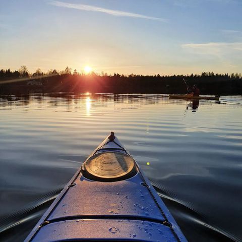 Enjoying the last sun on the lake Upplunden 🌞

#sunset #canoe #kayak #outdoorliving #visithagors #visitvarmland #visitsweden #bestkeptsecret #nature #slowtravel