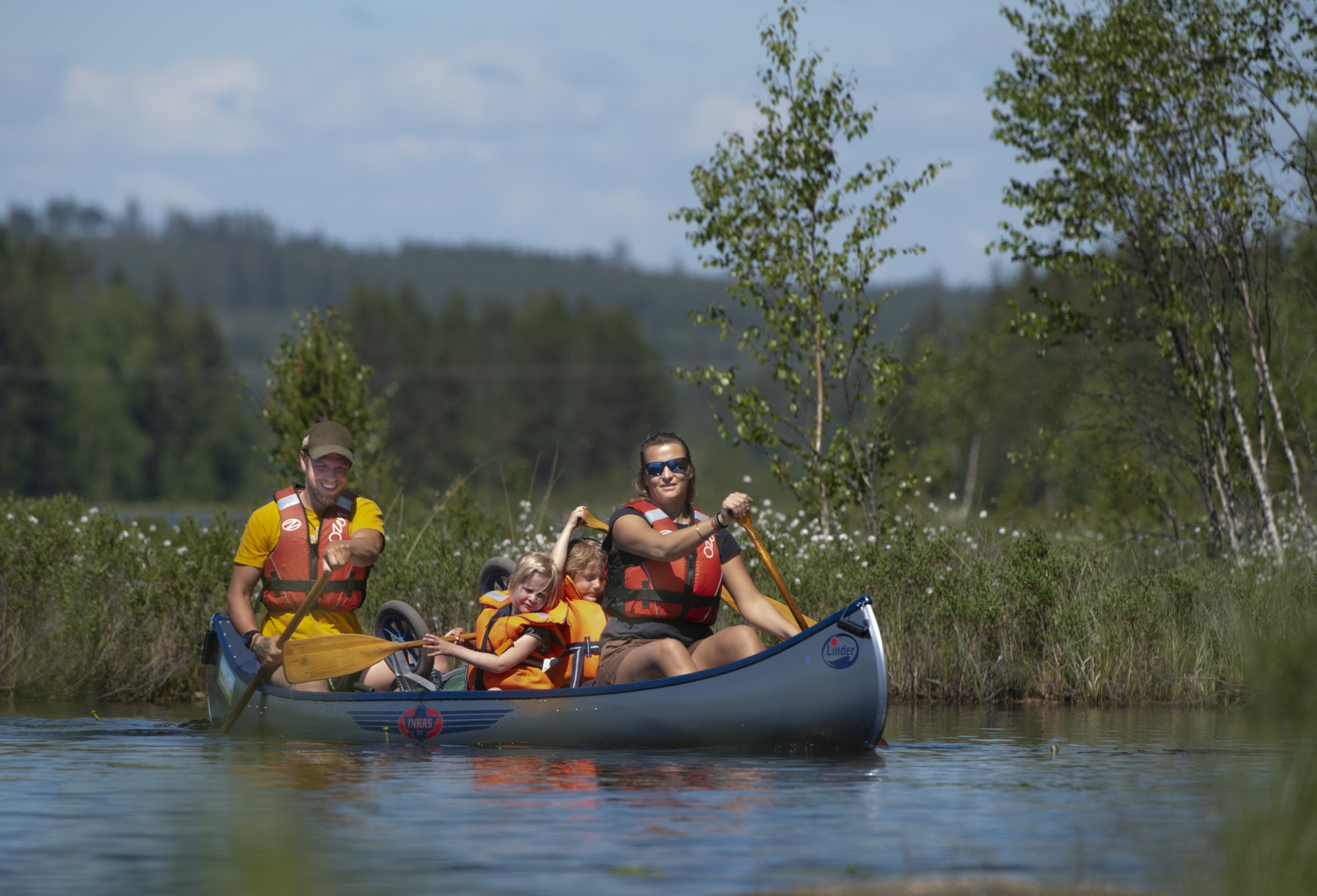 Deglunden familj kanottur